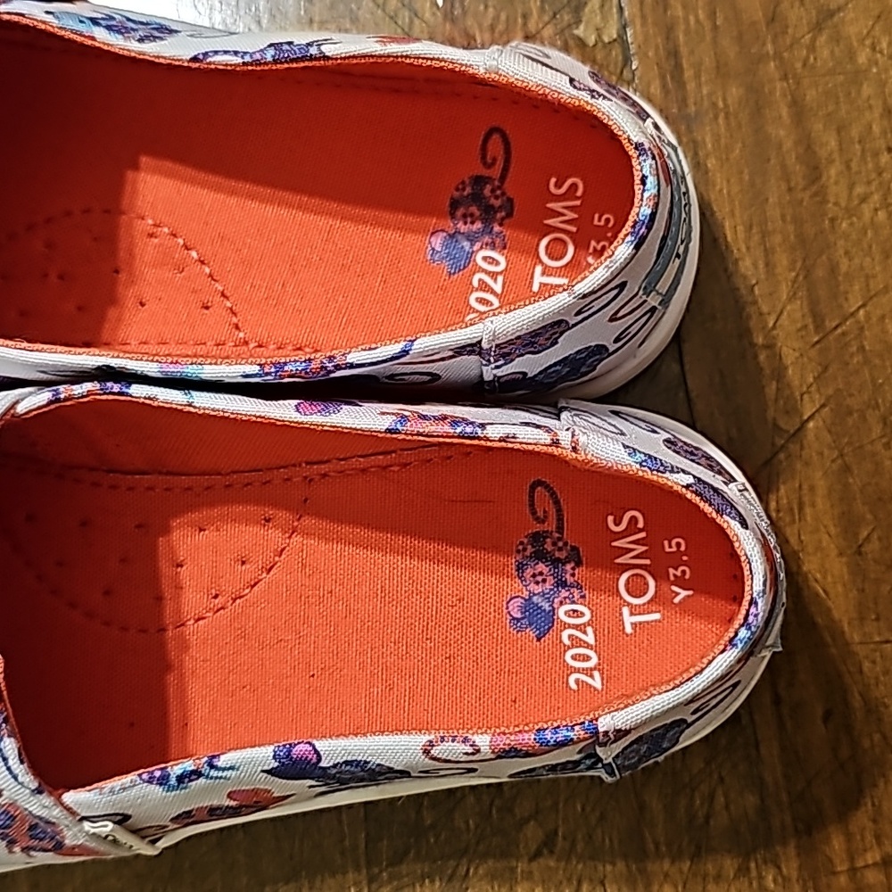 S:3.5 Toms Youth Slip on Shoes - Picture 4 of 14